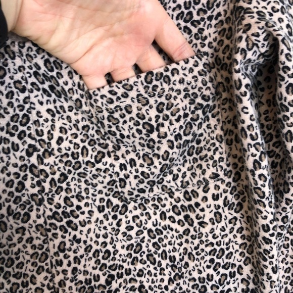 New Sanctuary V-neck Cozy Pocket Sleeve Top in Mini Leopard - Picture 4 of 11